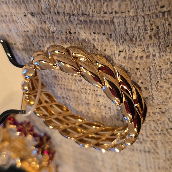 NAPIER BRAND WOMENS FASHION JEWELRY GOLDTONE STRETCH BRACELETS BUNDLE OF 3 - Picture 2 of 11